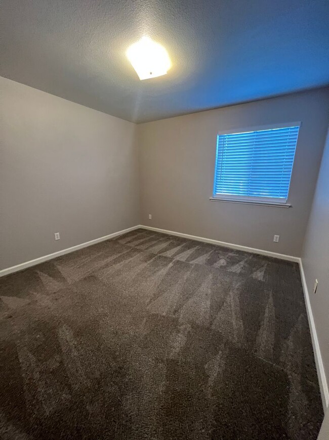 Building Photo - This home is for you! Newly remodeled