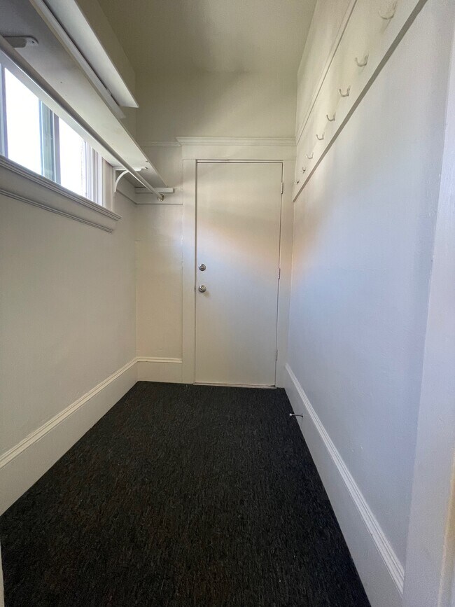 Building Photo - 2210 Parker St