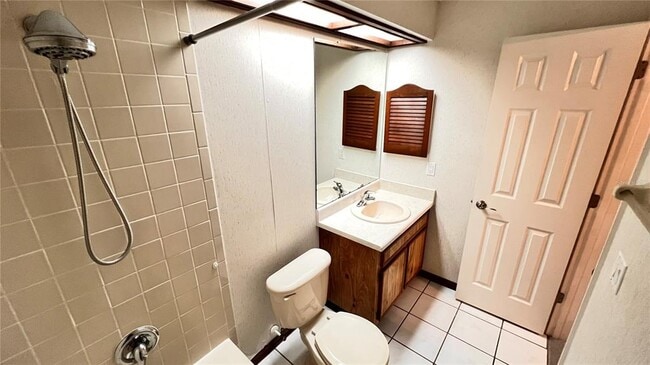 Building Photo - 5167 Lazy Oaks Dr