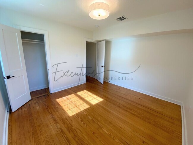 Building Photo - Spacious 4-Bedroom with Custom Finishes in...
