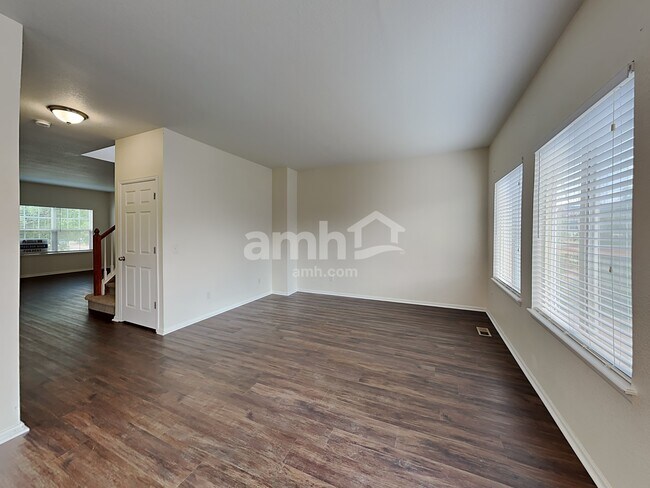 Building Photo - 9836 Kenton Cir