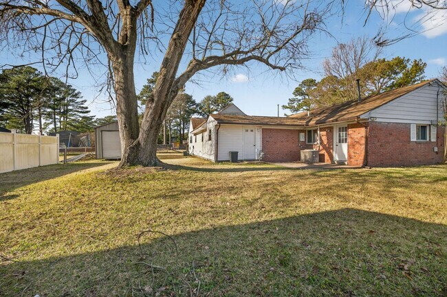 Building Photo - 4713 Clintwood Dr