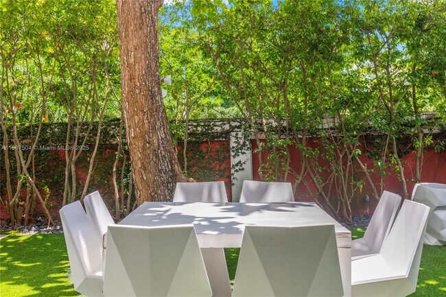 Building Photo - 1606 S Bayshore Dr