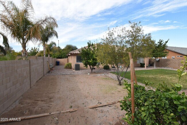 Building Photo - 2213 S Tucana Ln