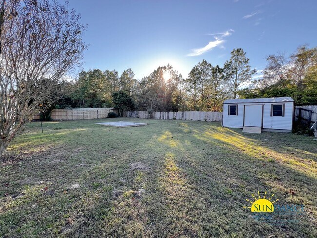 Building Photo - Elegant 3 Bedroom Home with Solar Panels!-...