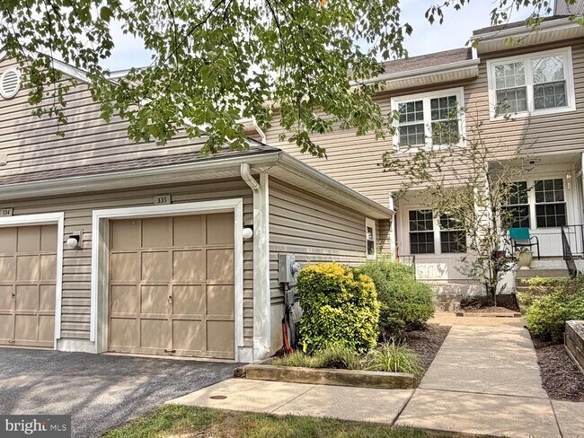 Building Photo - 335 Danbury Ct