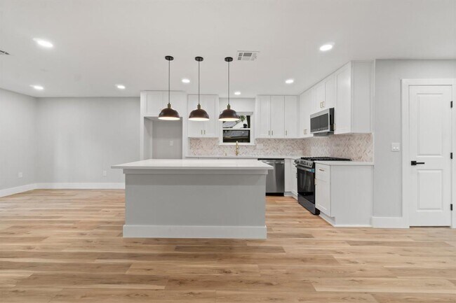 Building Photo - 9 Indian Cedar Ln