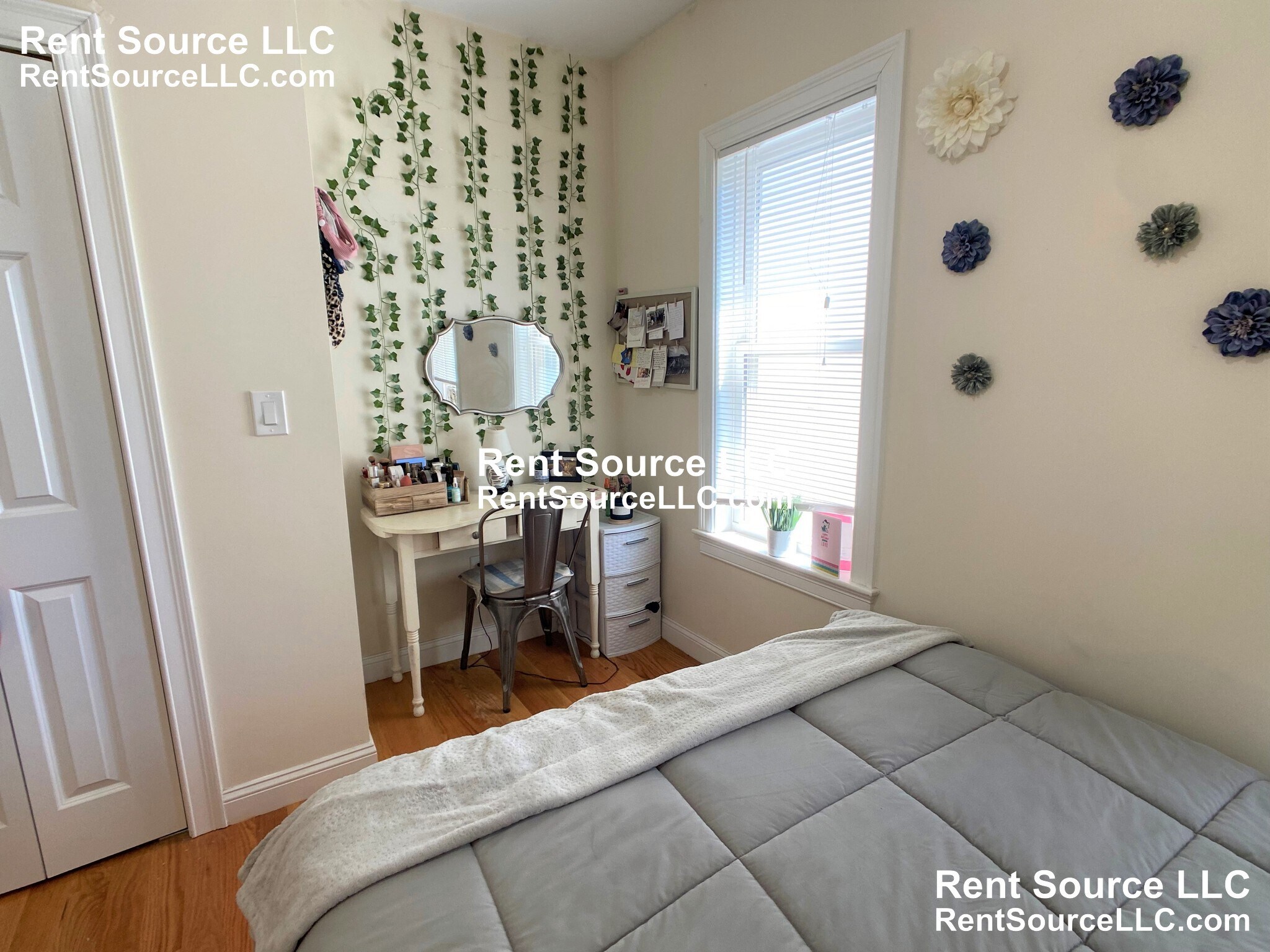 Building Photo - 537 Main St