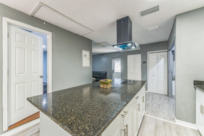 Building Photo - 465 Rio Grande Ln