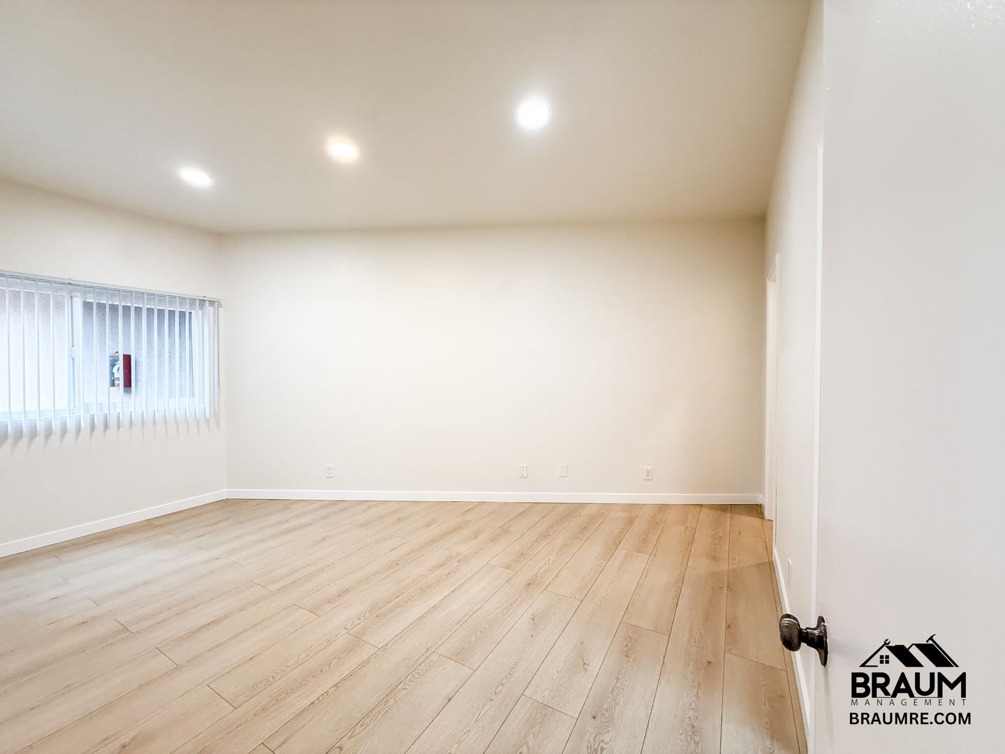 Building Photo - 11459 Collins St