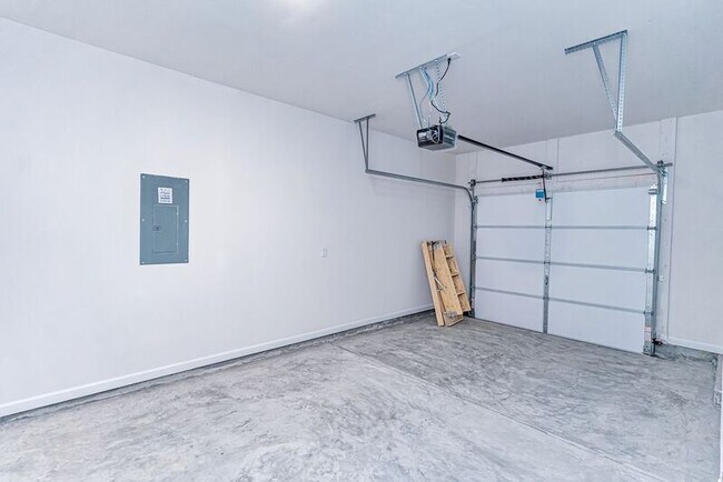 Building Photo - 227 Stone Fruit Ct