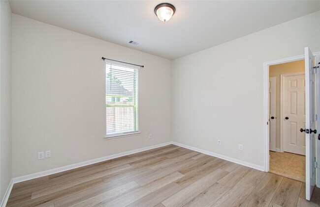 Building Photo - 28666 Pleasant Forest Dr