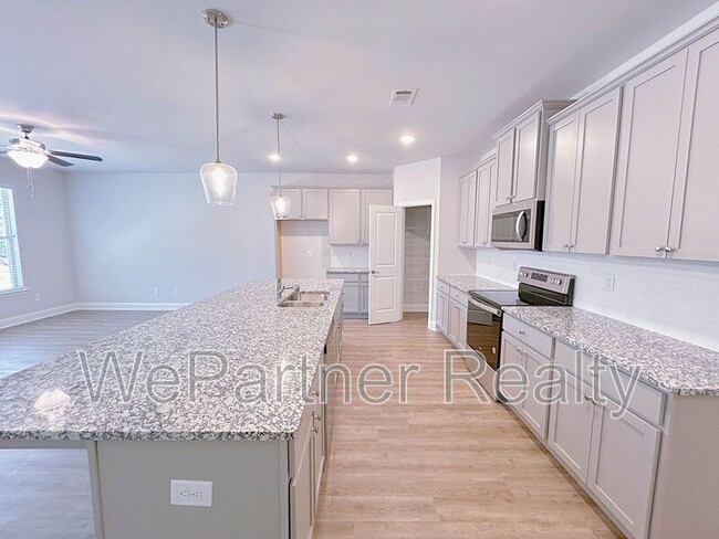 Building Photo - 552 Ember Ln NW