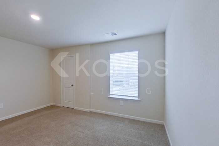 Building Photo - 1067 Pilgrim Ln