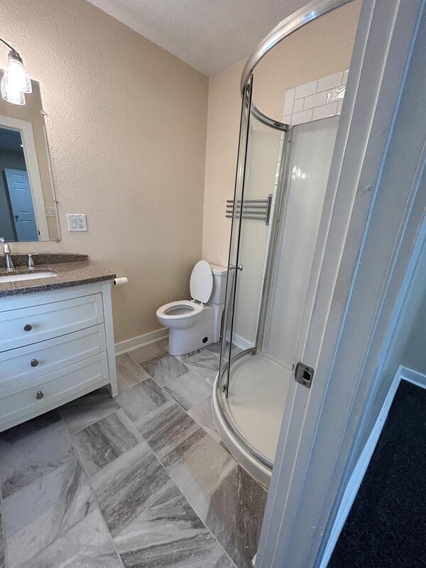 Building Photo - 833 E 21st Ave