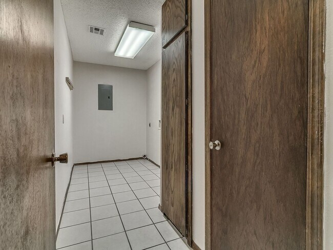 Building Photo - 2b 2ba in Piedmont Schools