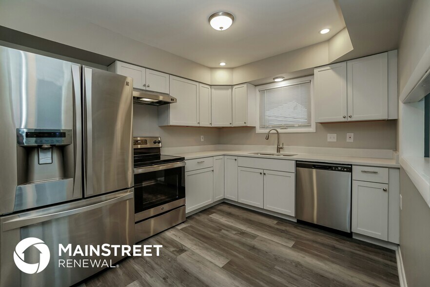 Building Photo - 414 E Clearview Ave