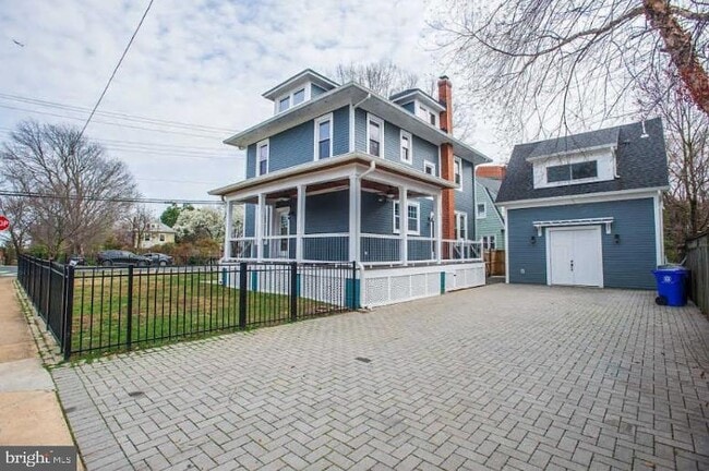 Building Photo - 1732-B N Veitch St