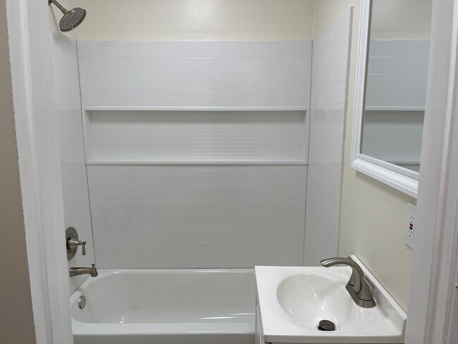 Building Photo - 2 Bed, 1 Bath Home for Rent – $1,250/Month