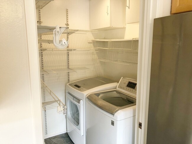 Building Photo - Amazing 2 bedroom townhome in the Woodbridge Community!