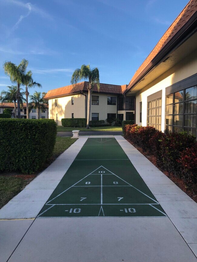 Building Photo - 7101 Golf Colony Ct
