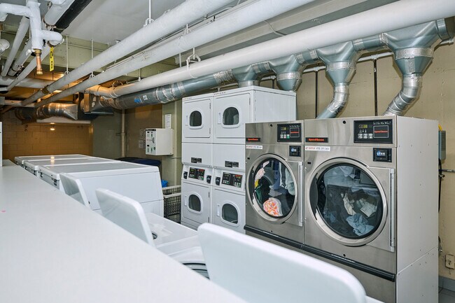 Building Photo - 3950 N Lake Shore Dr