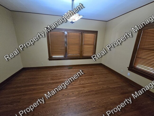 Building Photo - Charming Three Bedroom Ranch