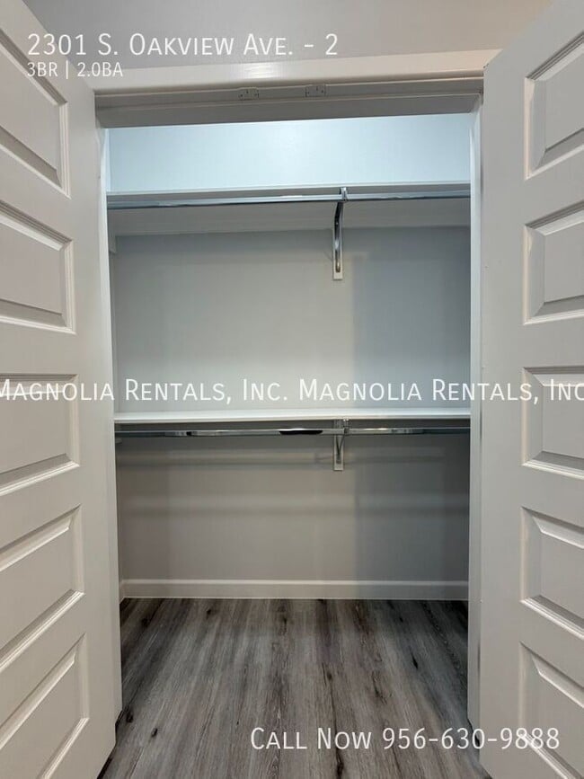 Building Photo - 2301 S Oakview Dr