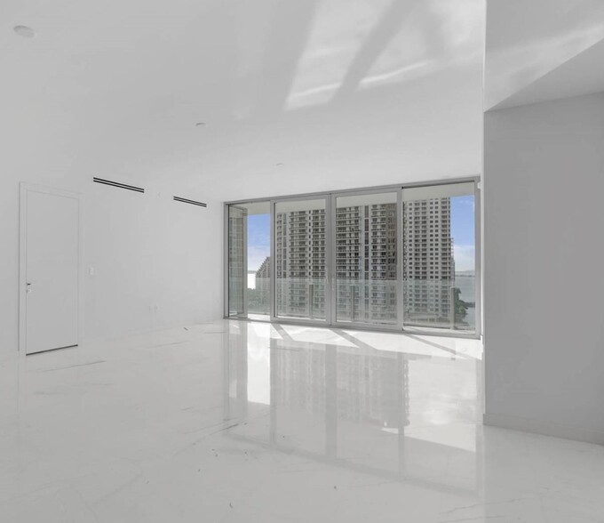 Building Photo - 300 Biscayne Boulevard Way