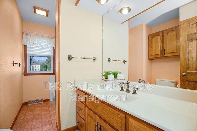 Building Photo - 506 S 17th St