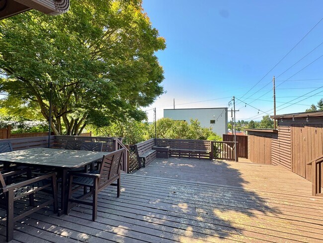 Building Photo - Phinney Ridge Home