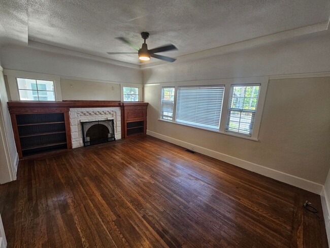 Building Photo - San Leandro Home w/ In-Law Unit: Perfect f...