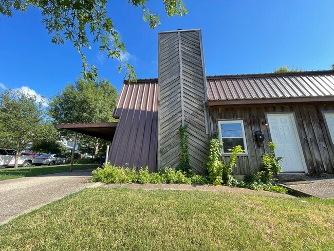 Building Photo - 1100 W Morphy St