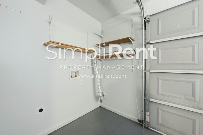 Building Photo - 3685 Glen Falls Dr