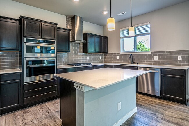 Building Photo - Spacious 4 bed home in Cascade Vista Commu...