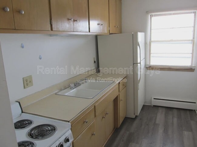 Building Photo - 496 Front St