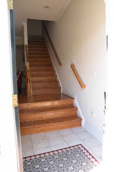 Entryway - 604 Kingfisher Ave