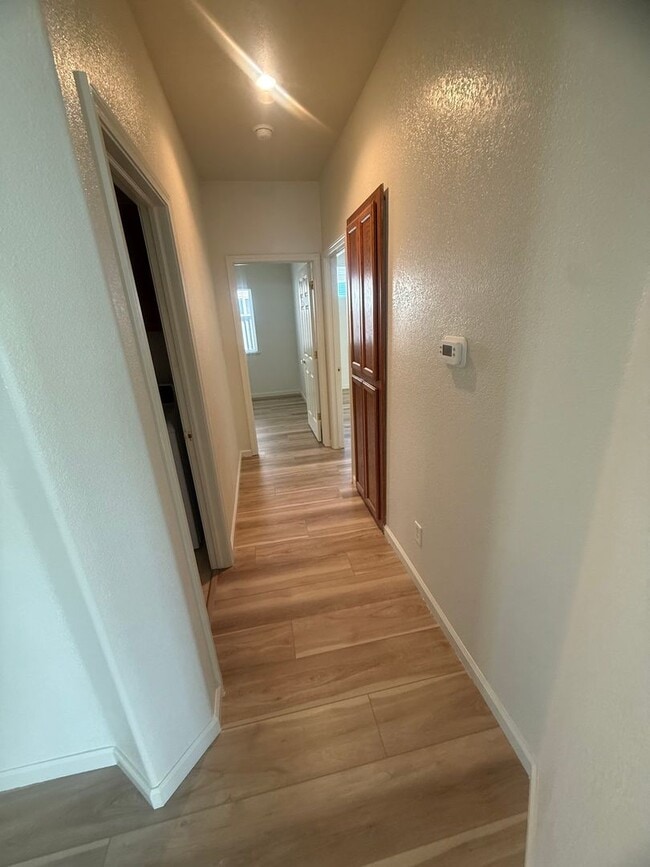 Building Photo - 55+ Gated Community Beautiful 3 Bed / 2 Bath Home in Desirable