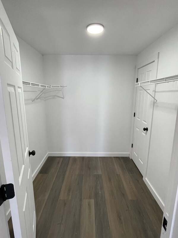 Building Photo - 1642 Hillwood Dr