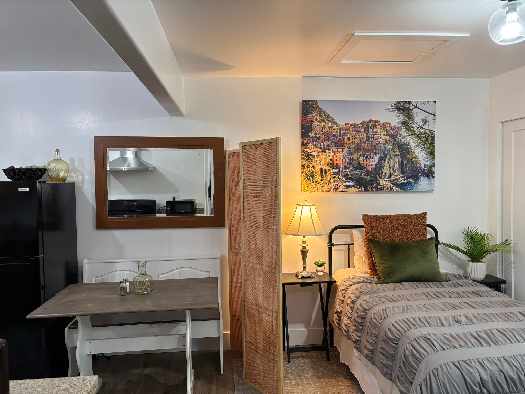 Building Photo - 329 E Mendocino Ave