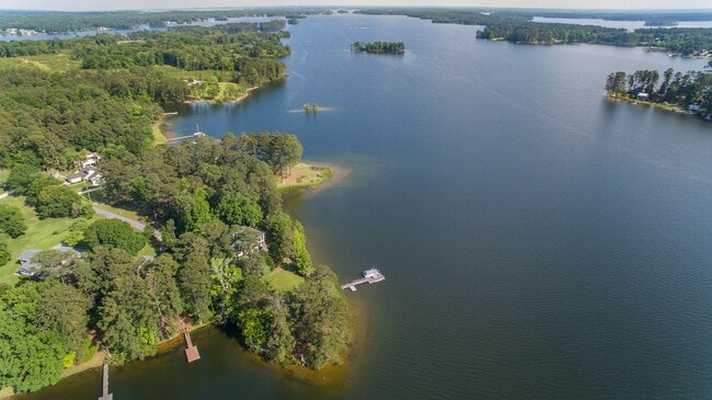 Building Photo - Rare opportunity to rent on LAKE MURRAY!