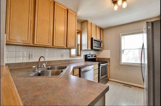 Building Photo - 37 Towanda Dr