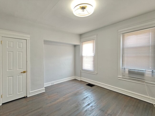Building Photo - 3032 n stillman-