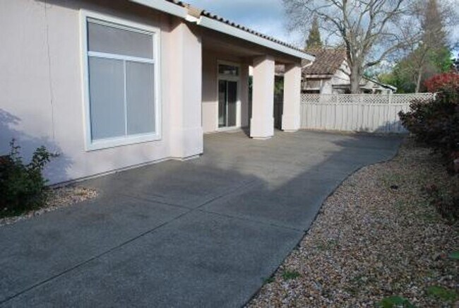 Building Photo - 408 Angelrock Ct