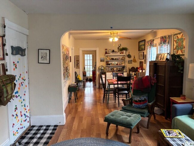 Building Photo - 2739 Buchanan St NE