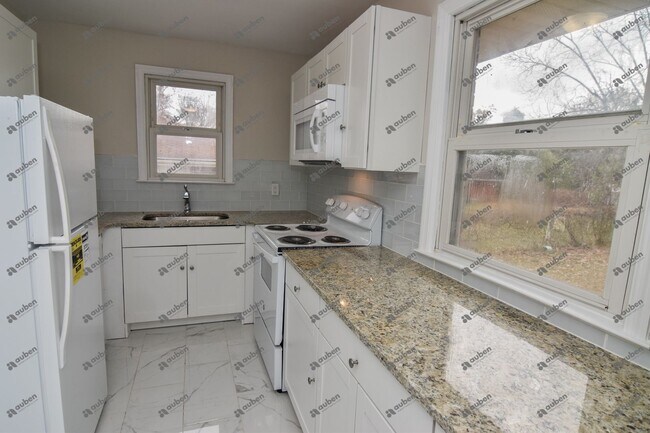 Building Photo - Coming Soon!! 3 Bedroom 1 Bath Home