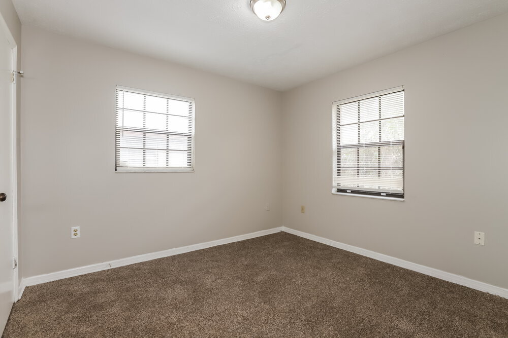 Building Photo - 717 Ponderosa Dr E