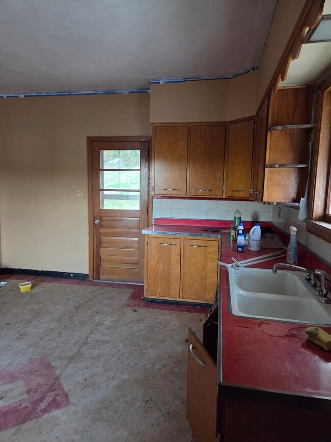 Building Photo - 325 Glenn St