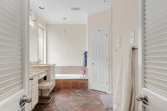 Building Photo - 22007 Crossbrook Dr