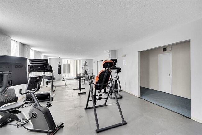 Building Photo - 801 S Ocean Dr